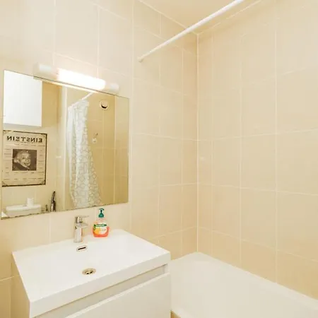 Studio 25 M With Balcony And City View شقة *