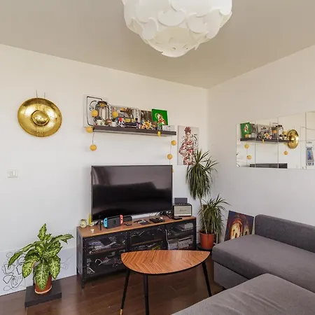 Studio 25 M With Balcony And City View شقة *