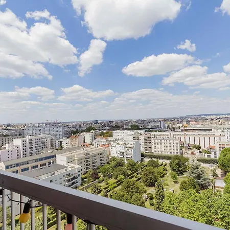 شقة Studio 25 M With Balcony And City View *